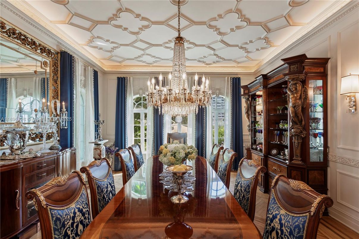 Chandelier, Dining room, Interior