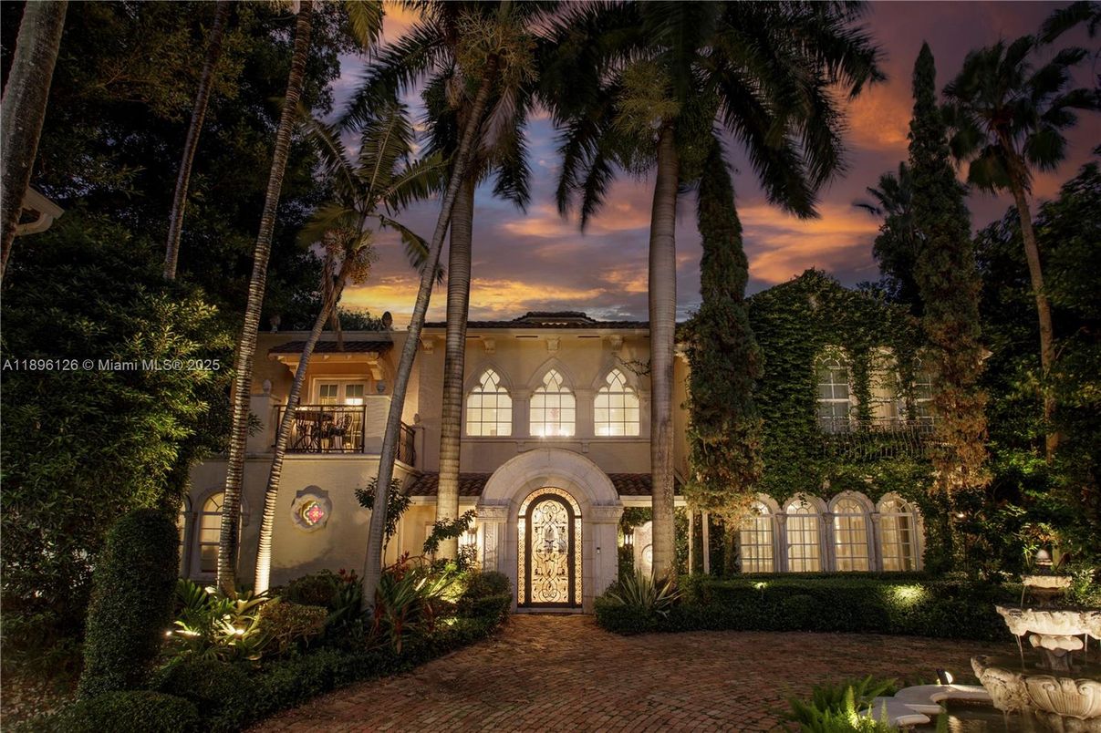 Backyard, Exterior, Facade, Mediterranean