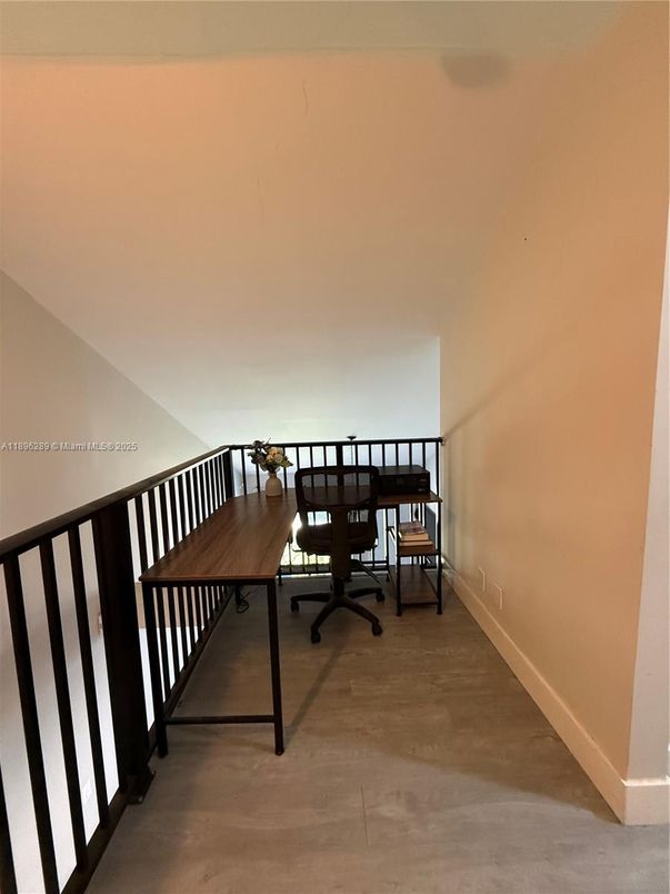 Home Office, Interior