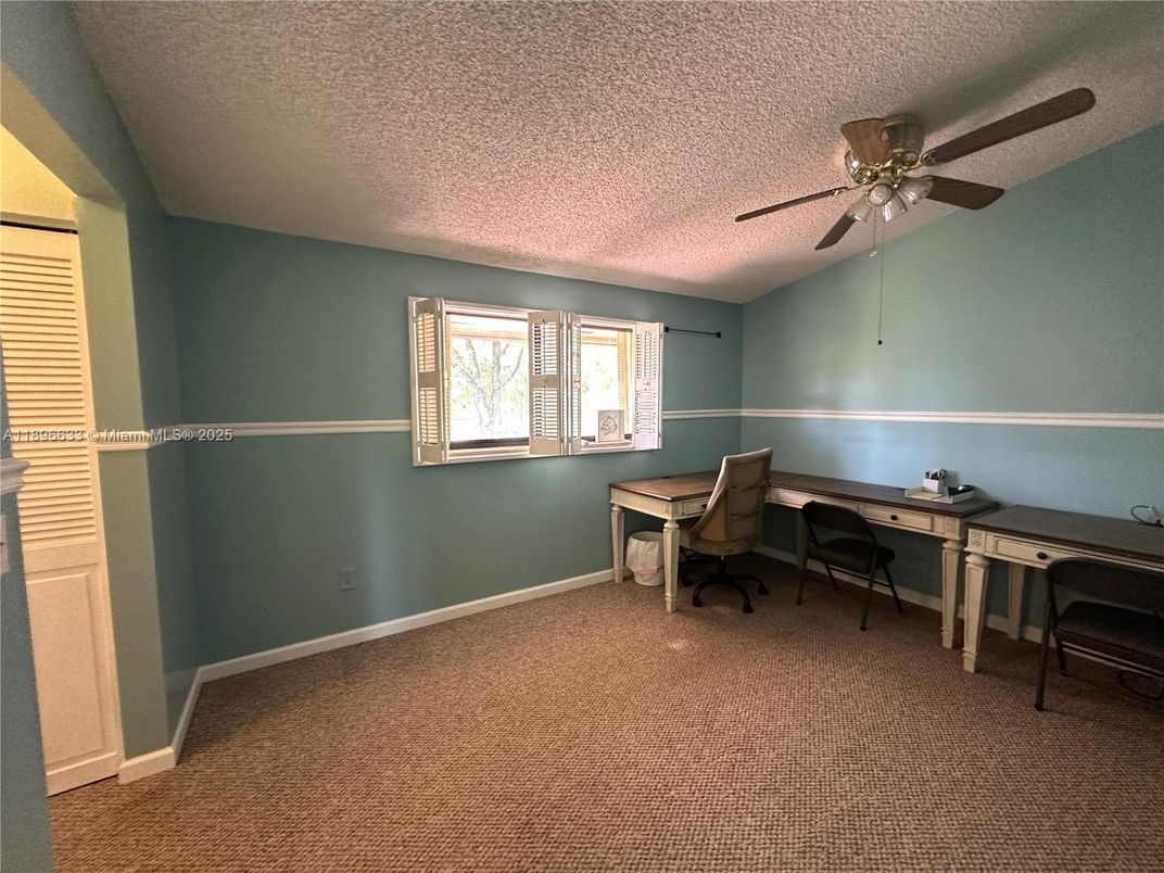 Home Office, Interior