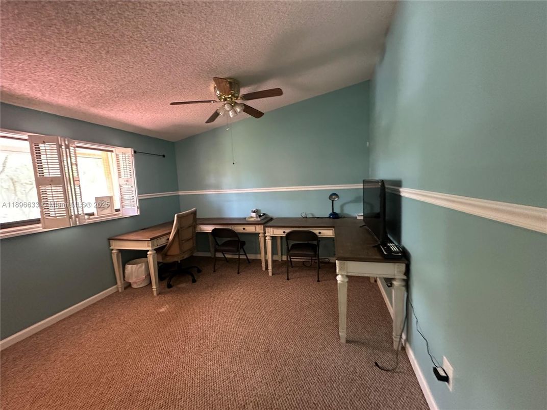 Home Office, Interior