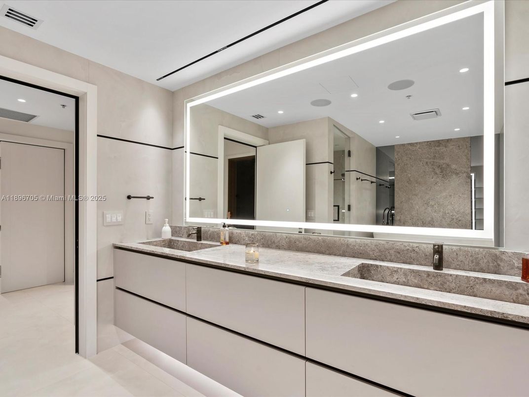 Bathroom, Dual Sink Vanities, Interior, Recessed Lighting