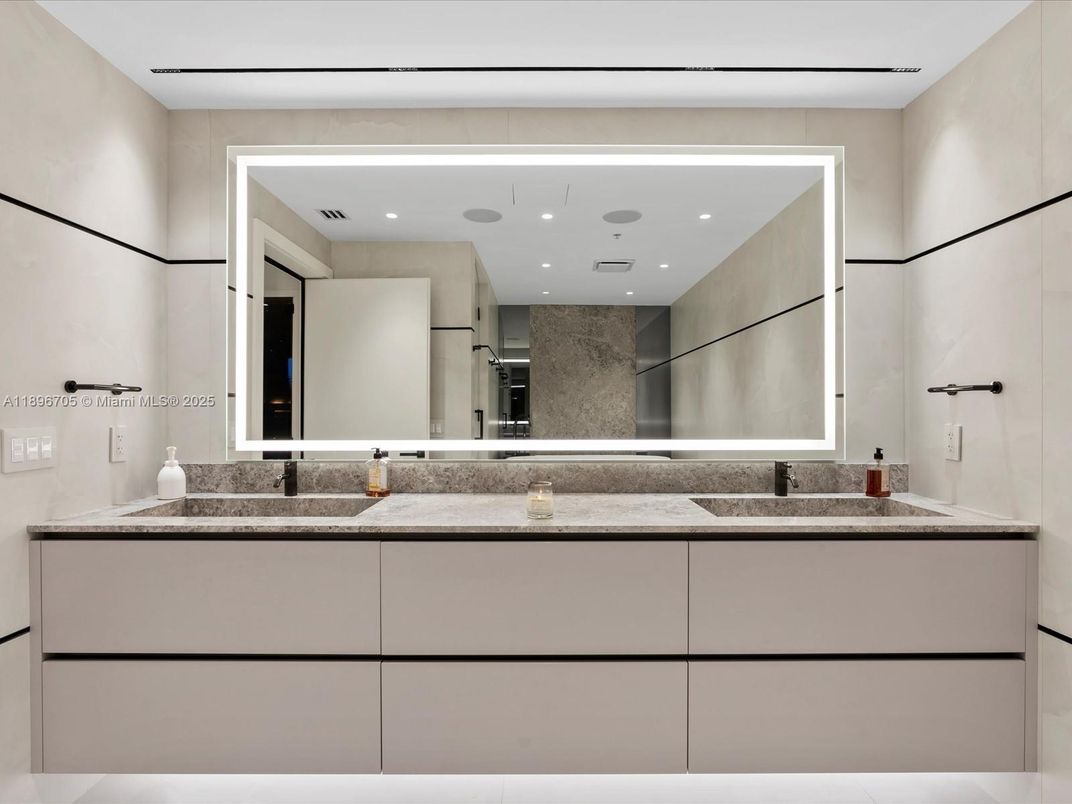 Bathroom, Interior, Recessed Lighting