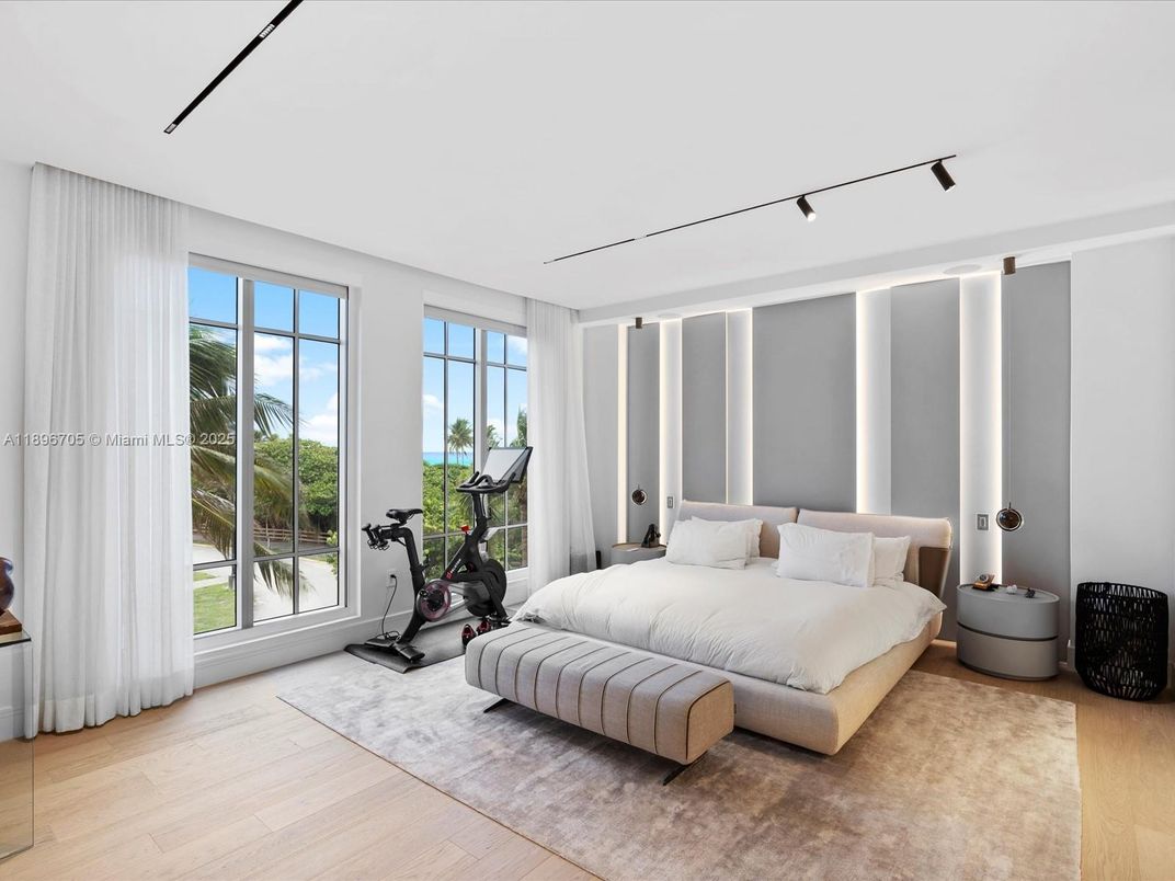 Bedroom, Fitness Equipment, Interior, Wood Texture Flooring