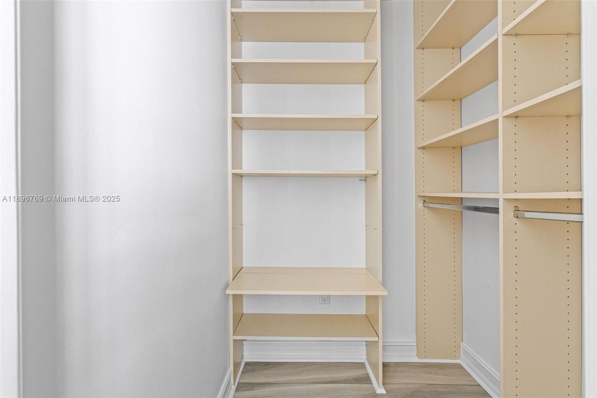 Interior, Walk-in Closets, Wood Texture Flooring