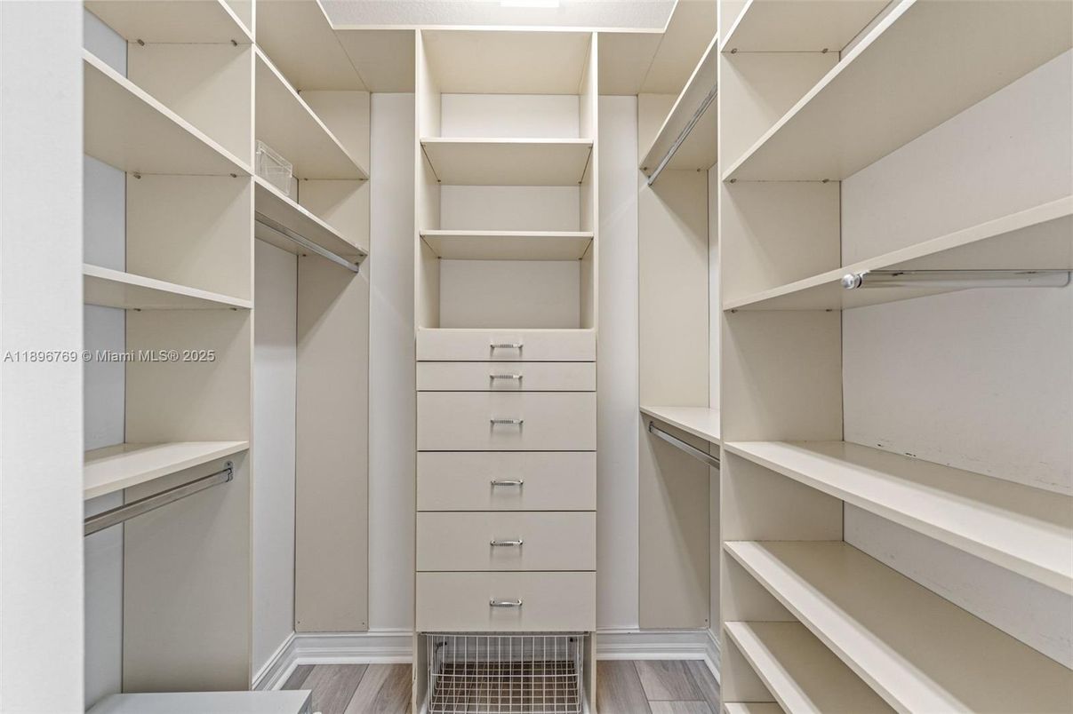 Interior, Walk-in Closets, Wood Texture Flooring