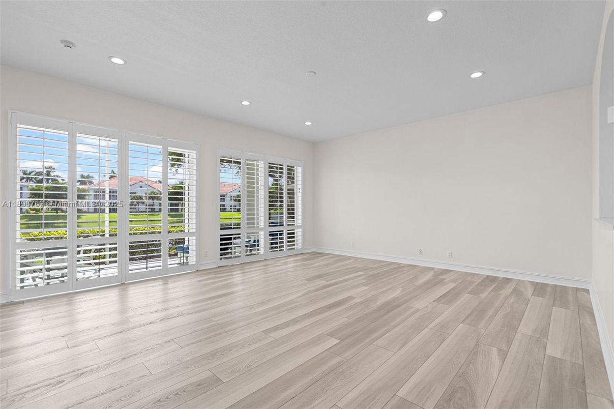 Empty room, Interior, Recessed Lighting, Wood Texture Flooring