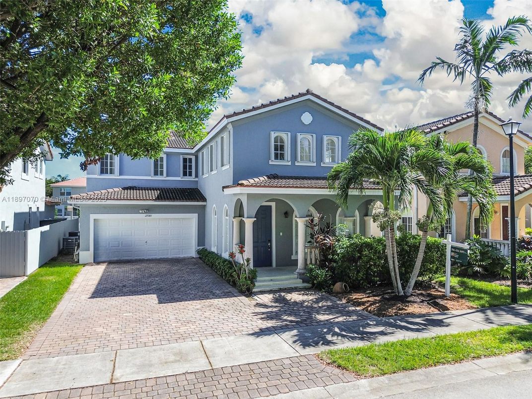 Attached, Exterior, Facade, Mediterranean