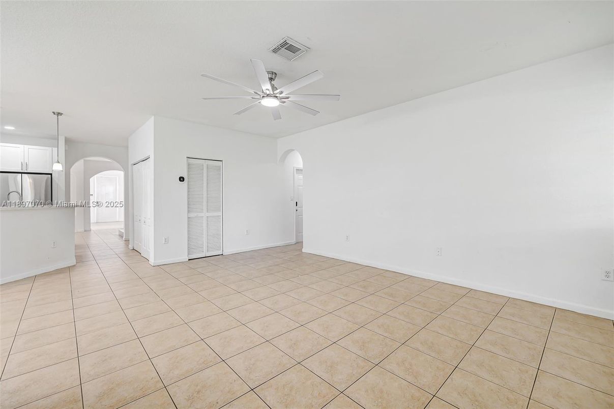 Empty room, Interior, Kitchen, Recessed Lighting