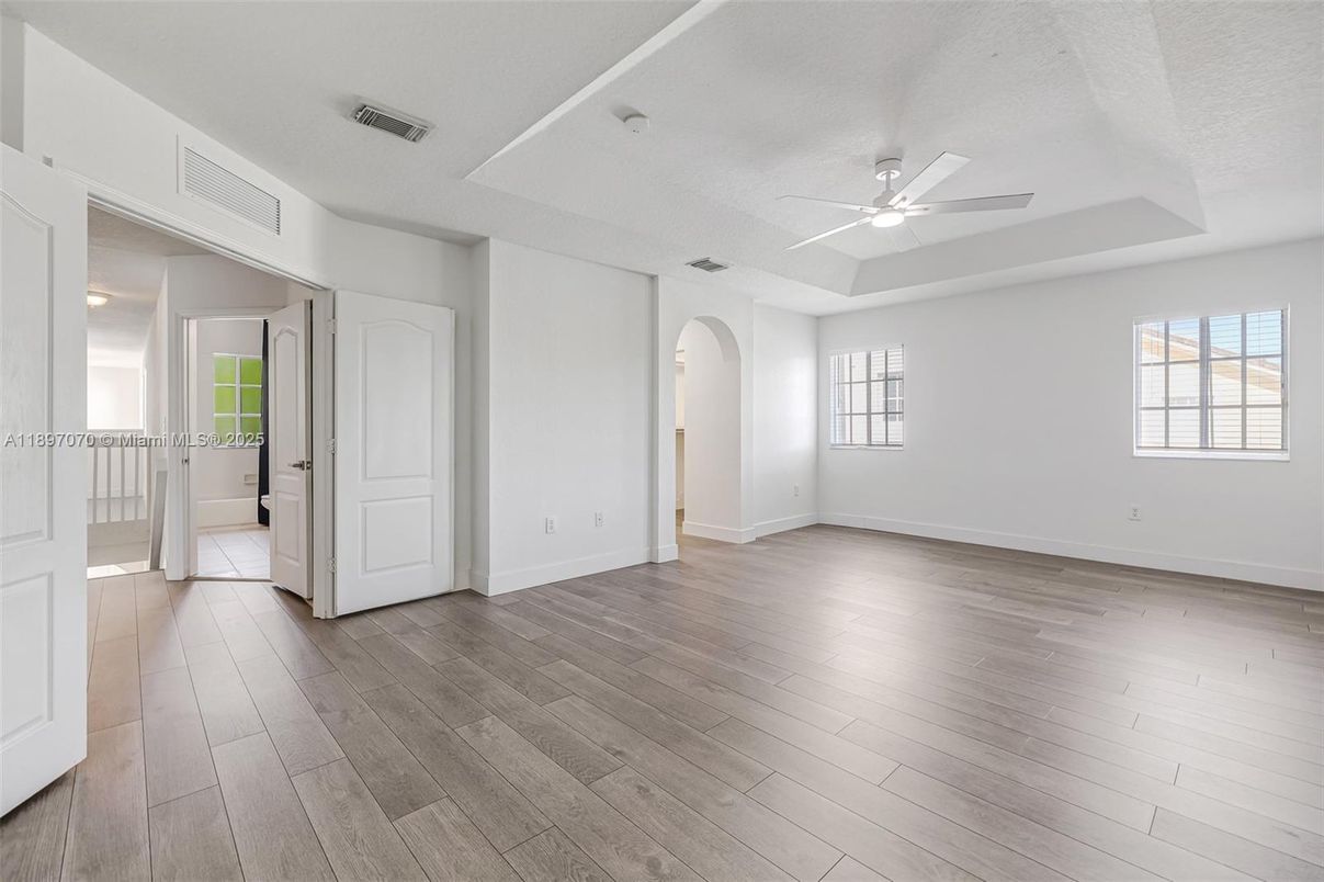 Empty room, Interior, Recessed Lighting, Wood Texture Flooring