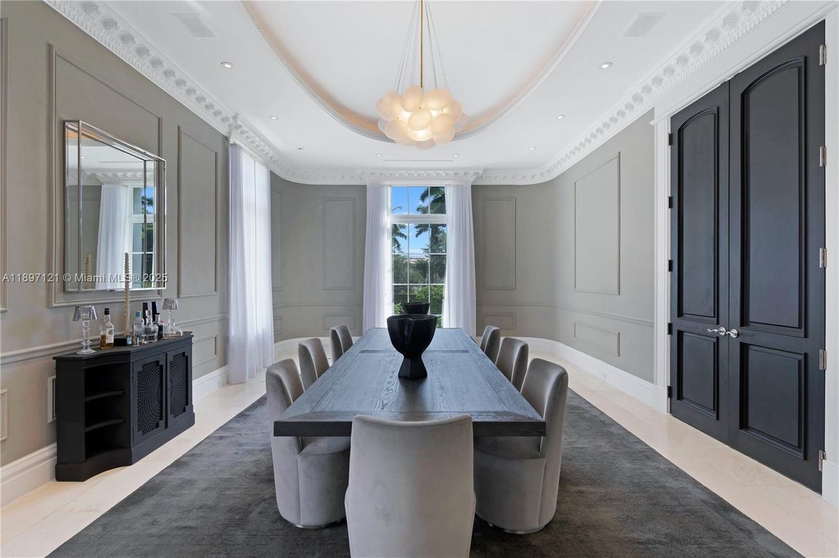 Dining room, Interior, Pendant Lights, Recessed Lighting