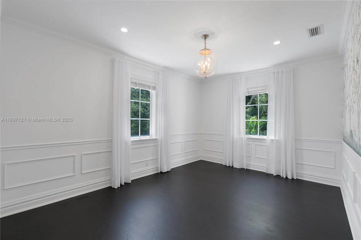 Empty room, Interior, Recessed Lighting