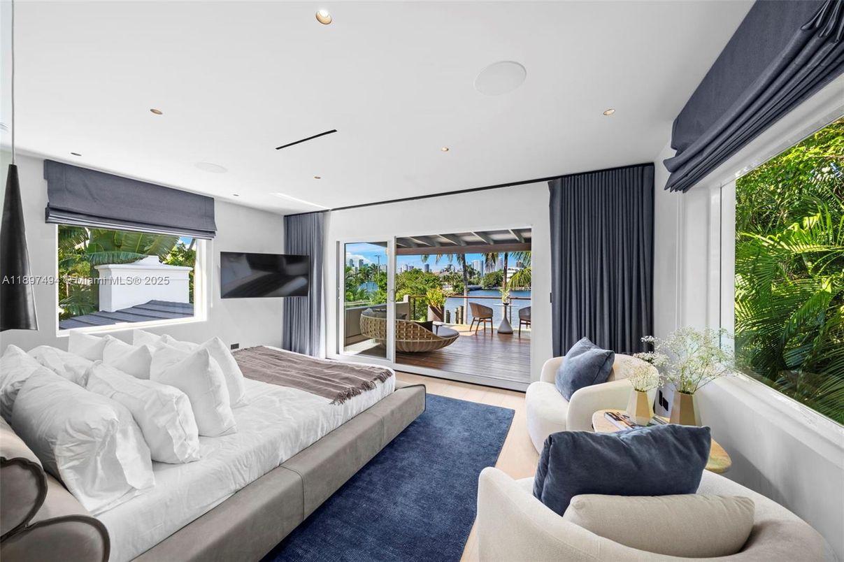 Bedroom, Interior, Living room, Recessed Lighting, Water, Wood Texture Flooring