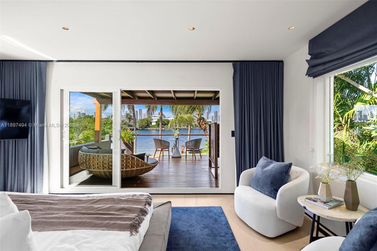 Interior, Living room, Recessed Lighting, Water, Wood Texture Flooring