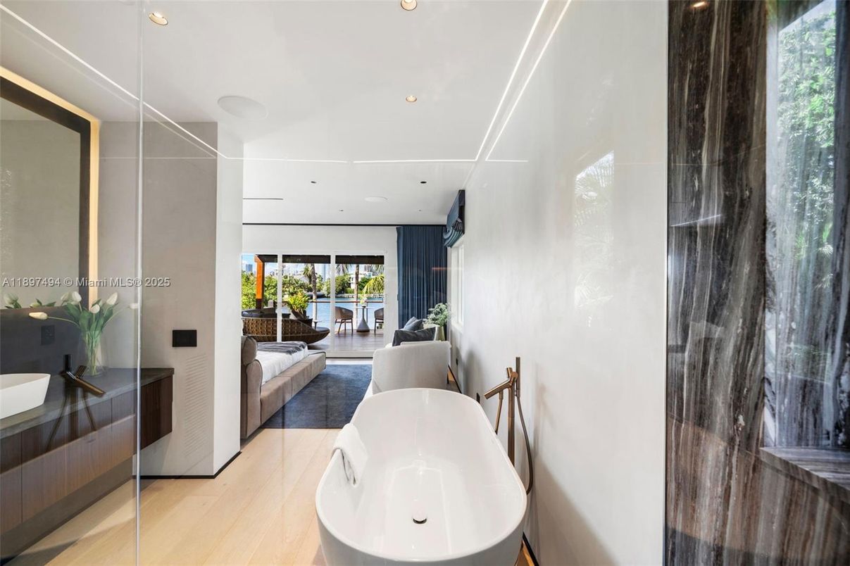 Bathroom, Free Standing Baths, Interior, Living room, Recessed Lighting, Wood Texture Flooring