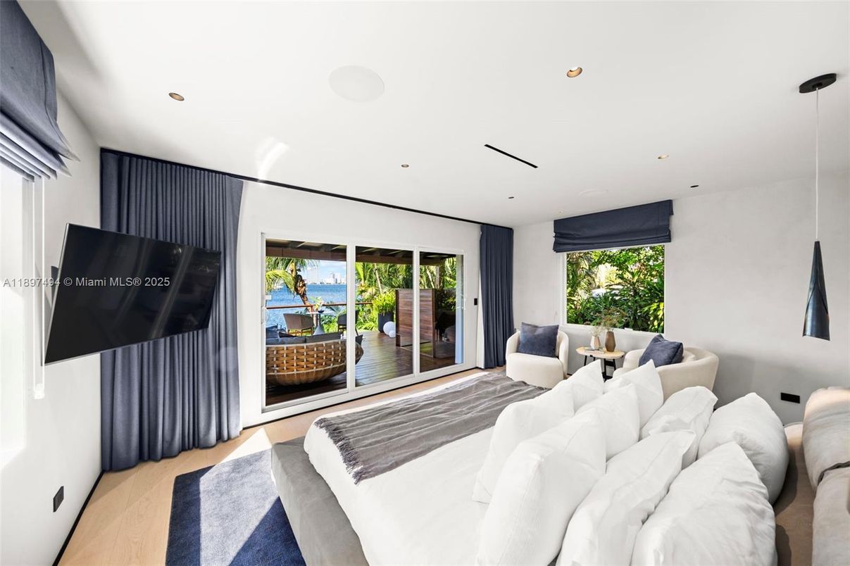 Bedroom, Interior, Recessed Lighting, Water, Wood Texture Flooring