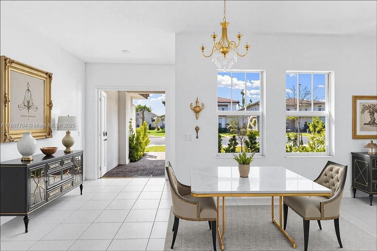 Chandelier, Dining room, Interior