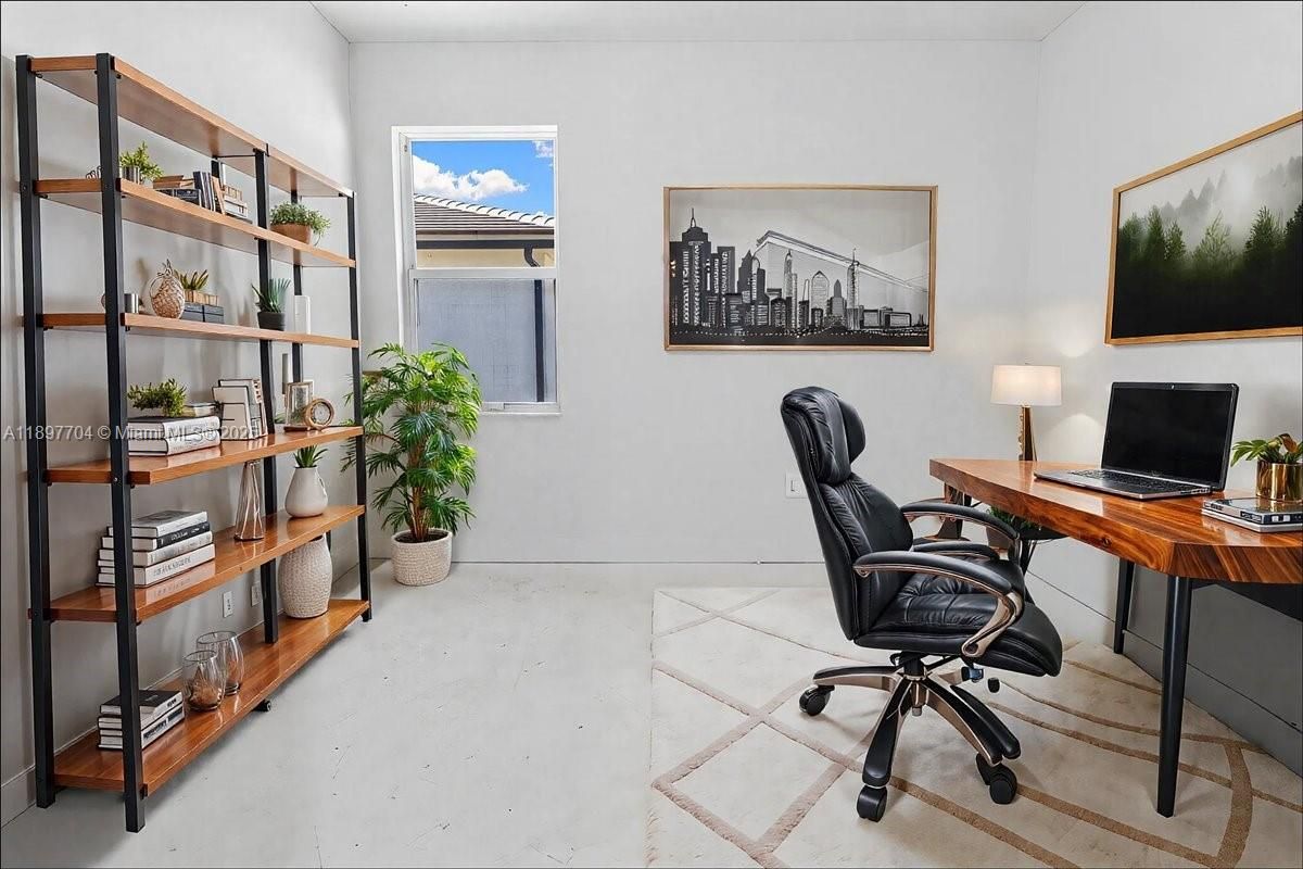 Home Office, Interior