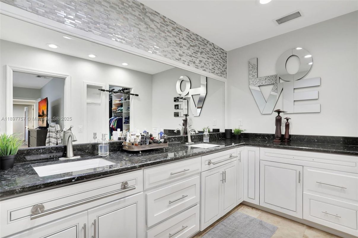 Bathroom, Dual Sink Vanities, Interior, Recessed Lighting