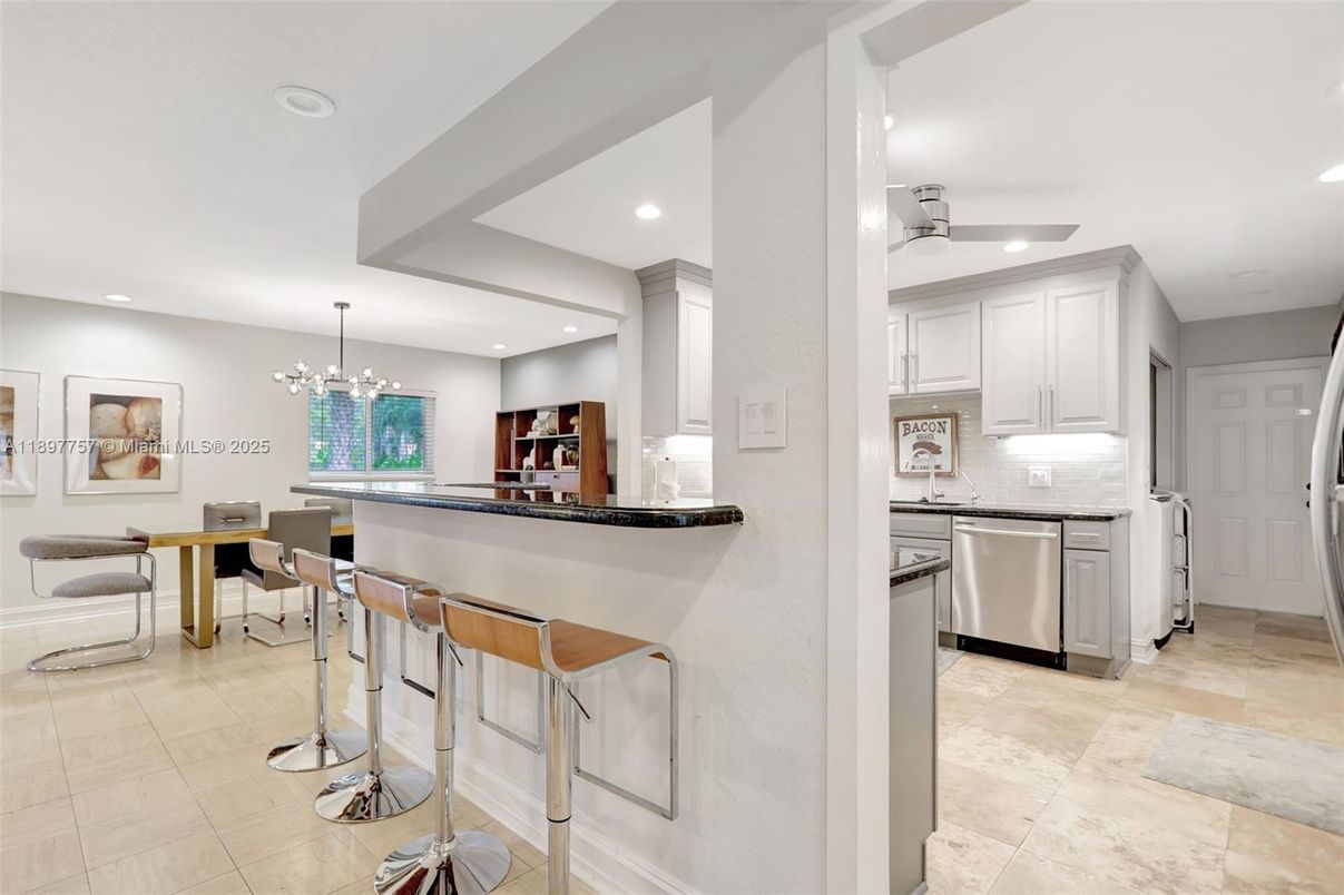 Dining room, Interior, Kitchen, Pendant Lights, Recessed Lighting, Stainless Steel Appliances
