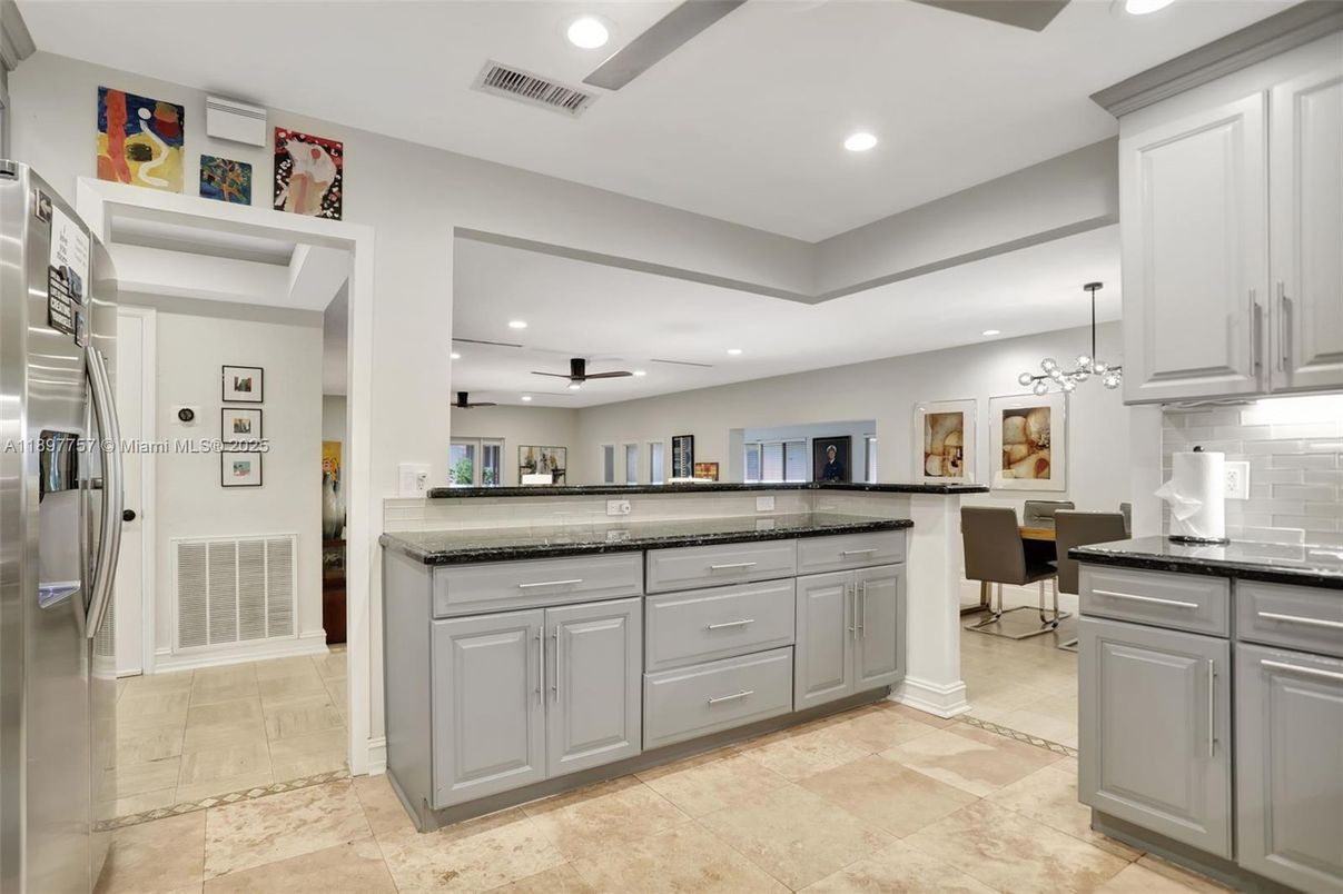 Dining room, Interior, Kitchen, Pendant Lights, Recessed Lighting, Stainless Steel Appliances