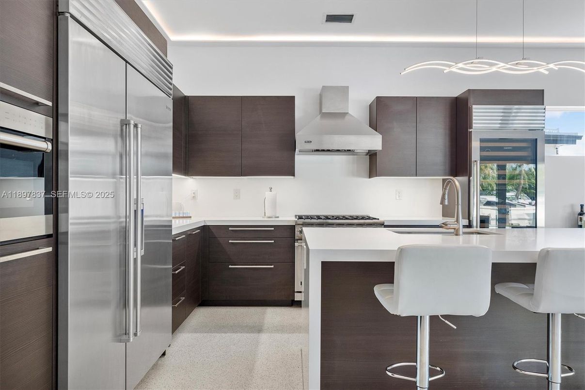 Interior, Kitchen, Pendant Lights, Stainless Steel Appliances
