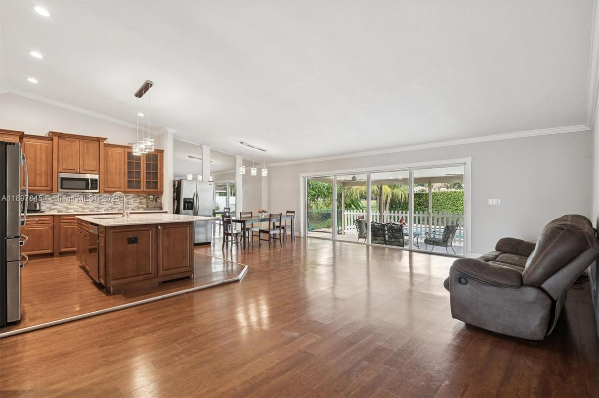 Dining room, Interior, Kitchen, Pendant Lights, Recessed Lighting, Wood Texture Flooring