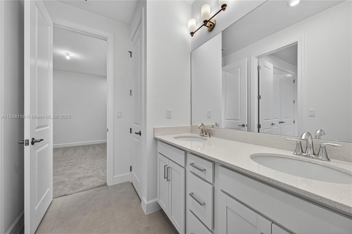 Bathroom, Dual Sink Vanities, Interior, Recessed Lighting