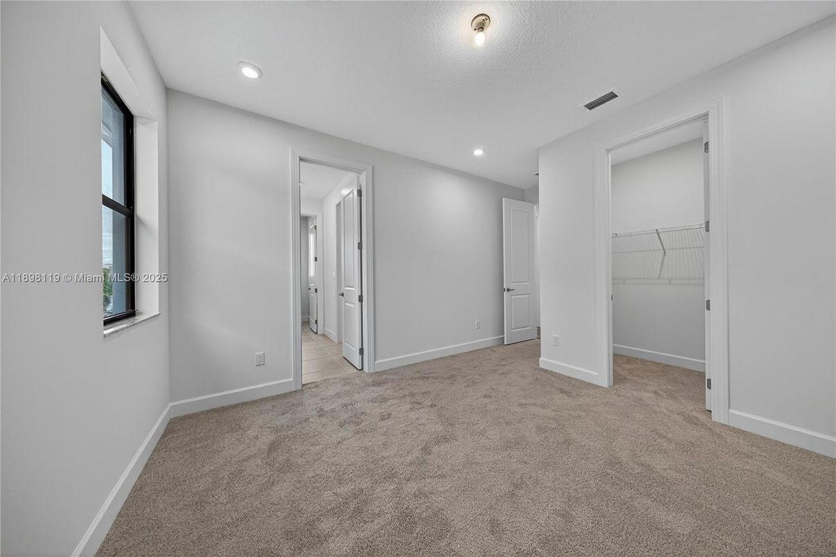 Empty room, Interior, Recessed Lighting, Walk-in Closets