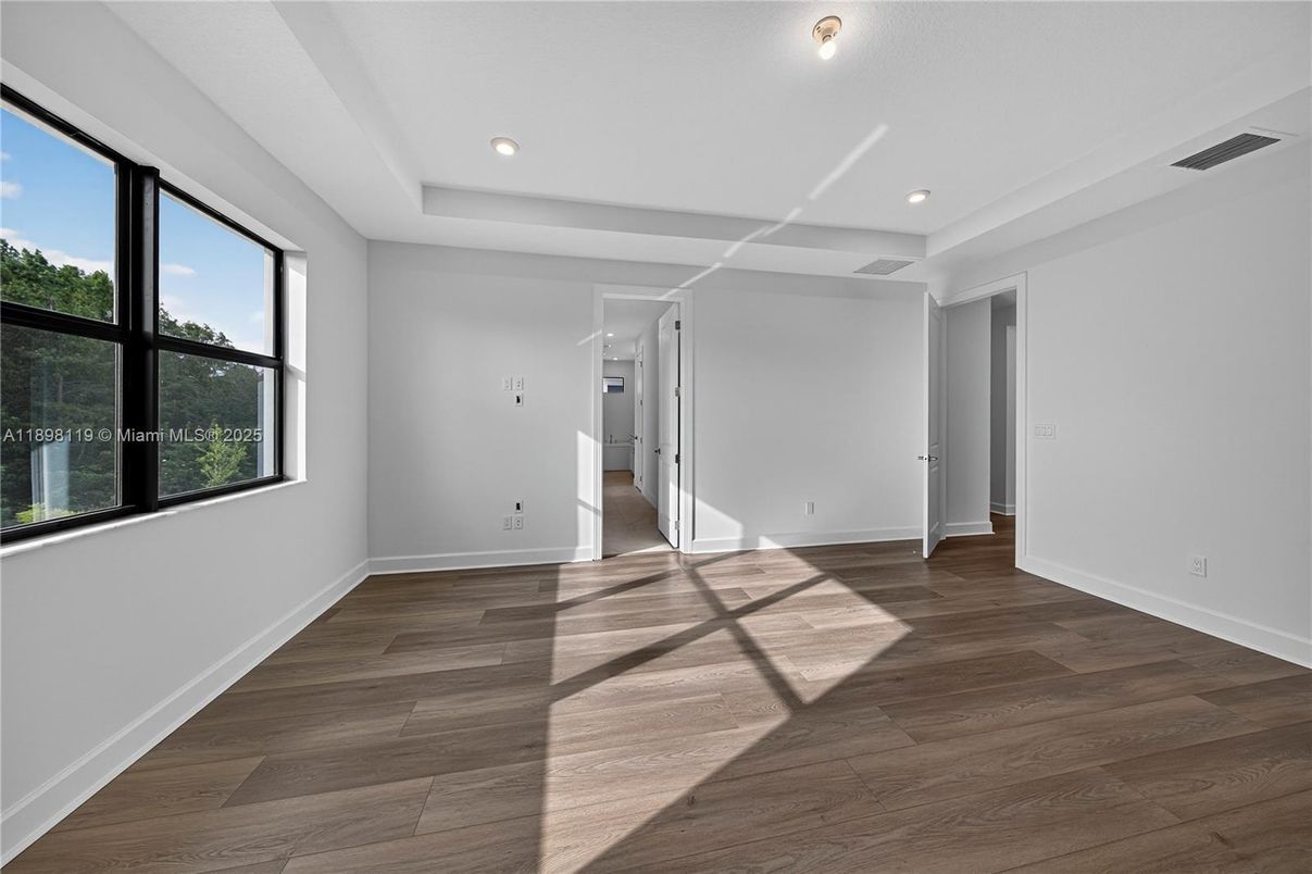 Empty room, Interior, Recessed Lighting, Wood Texture Flooring