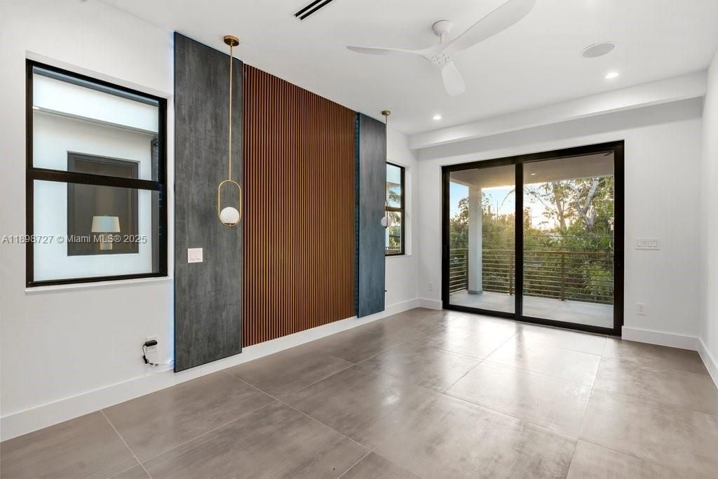 Empty room, Interior, Recessed Lighting