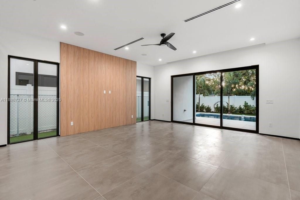 Empty room, Interior, Recessed Lighting, Wooden Walls