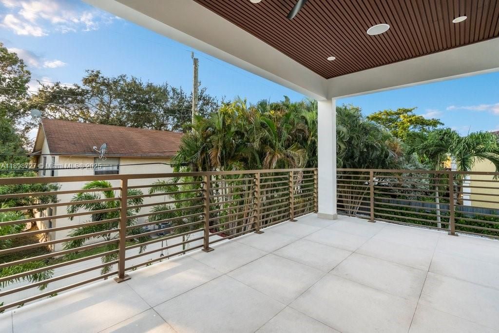 Exterior, Recessed Lighting