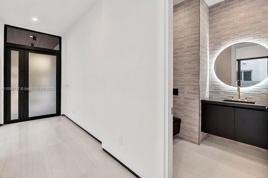 Interior, Recessed Lighting