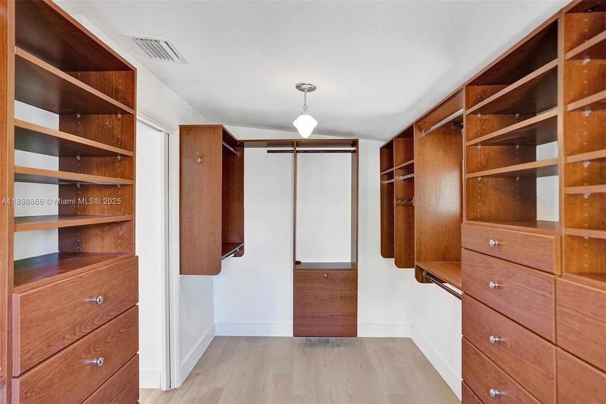 Interior, Walk-in Closets, Wood Texture Flooring