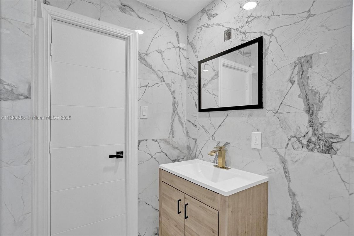 Bathroom, Interior, Marble Walls