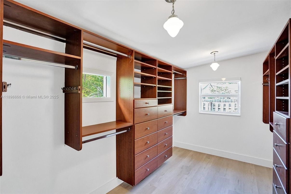Interior, Pendant Lights, Wood Texture Flooring