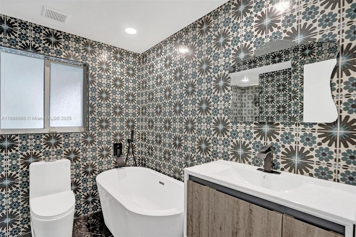 Bathroom, Free Standing Baths, Interior, Recessed Lighting