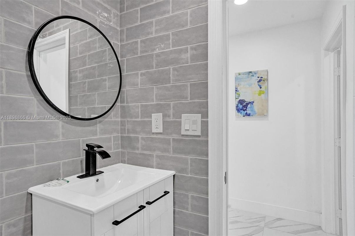 Bathroom, Interior, Marble, Recessed Lighting, Stone Walls