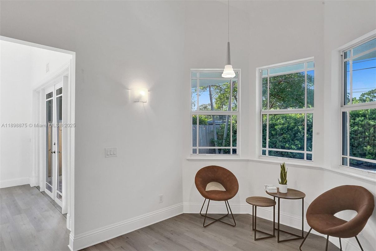 Interior, Pendant Lights, Wood Texture Flooring