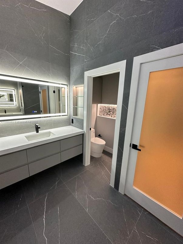 Bathroom, Dual Sink Vanities, Interior