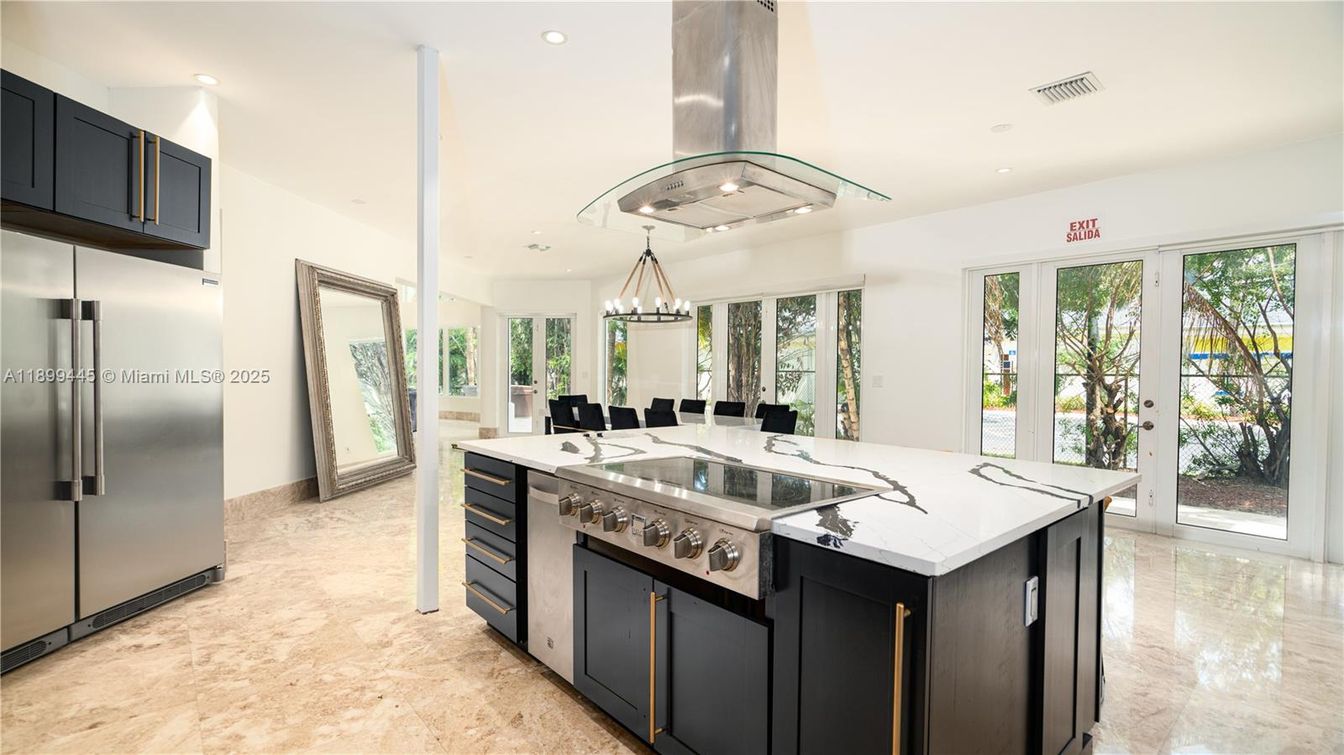 Chandelier, Dining room, Interior, Kitchen, Pendant Lights, Recessed Lighting, Stainless Steel Appliances