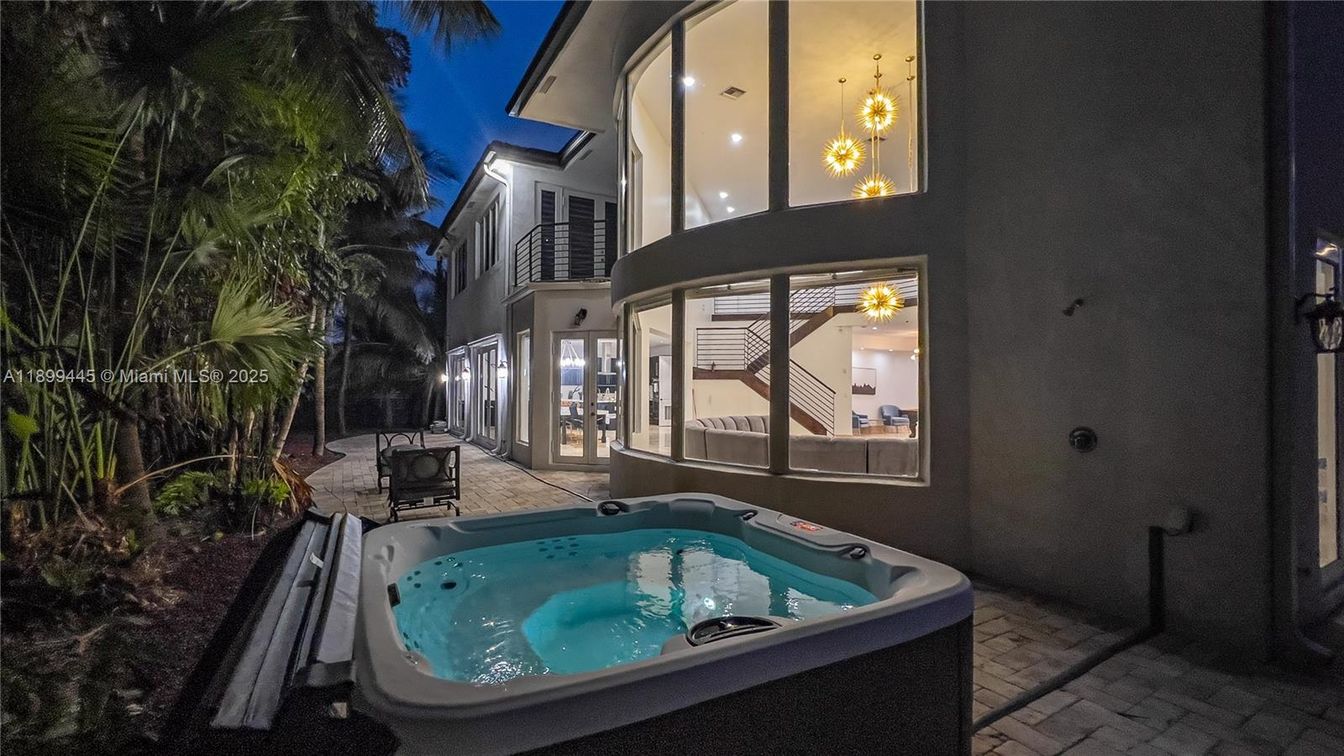 Exterior, Hot Tub