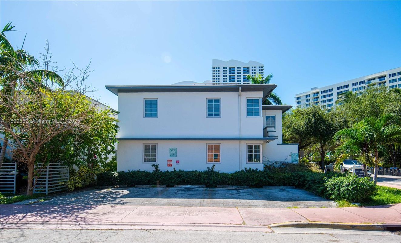 Exterior, Facade, American Foursquare