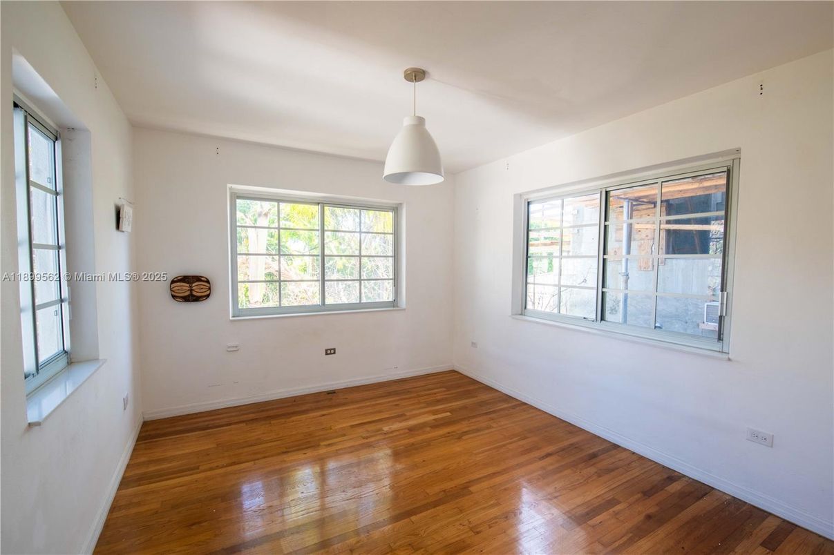 Empty room, Interior, Pendant Lights, Wood Texture Flooring