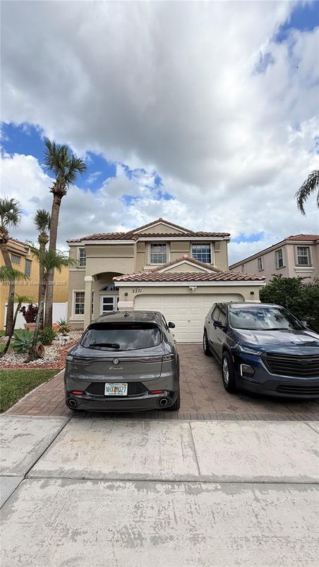 Attached, Exterior, Facade, Mediterranean