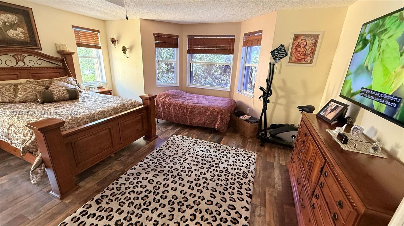 Bedroom, Fitness Equipment, Interior, Wood Texture Flooring