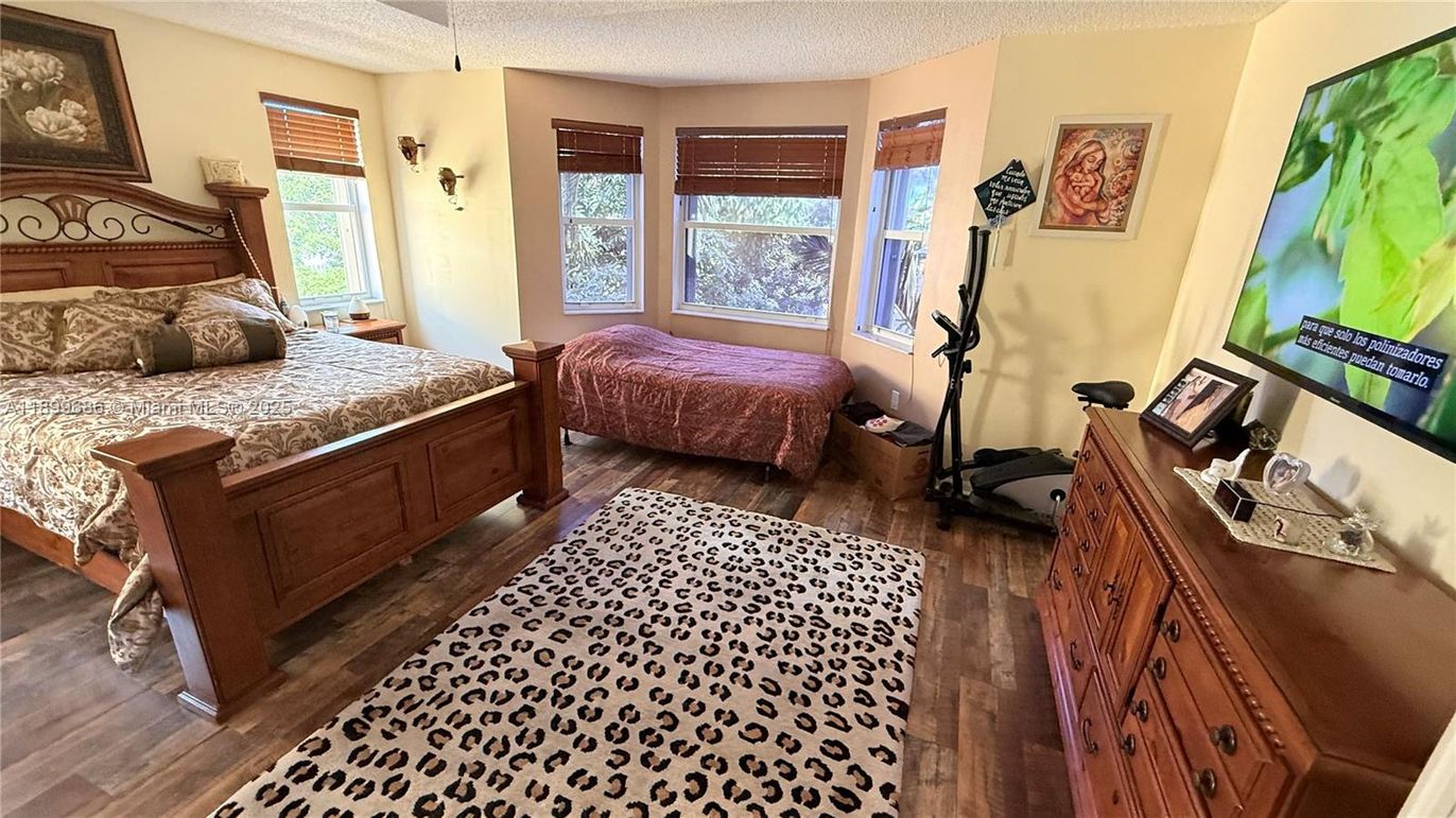 Bedroom, Fitness Equipment, Interior, Wood Texture Flooring