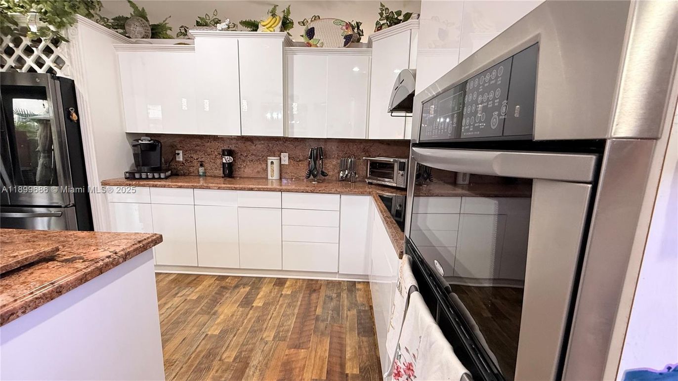 Interior, Kitchen, Stainless Steel Appliances, Wood Texture Flooring