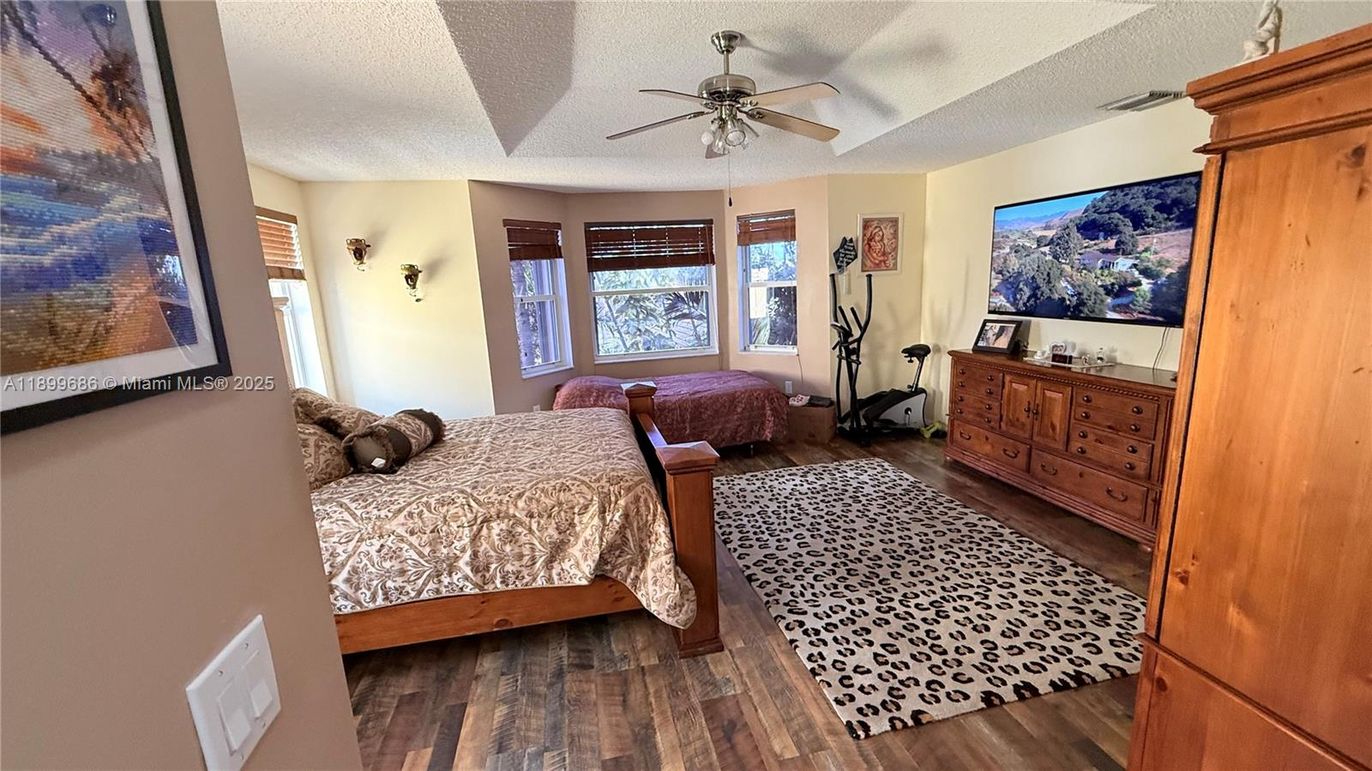 Bedroom, Fitness Equipment, Interior, Wood Texture Flooring